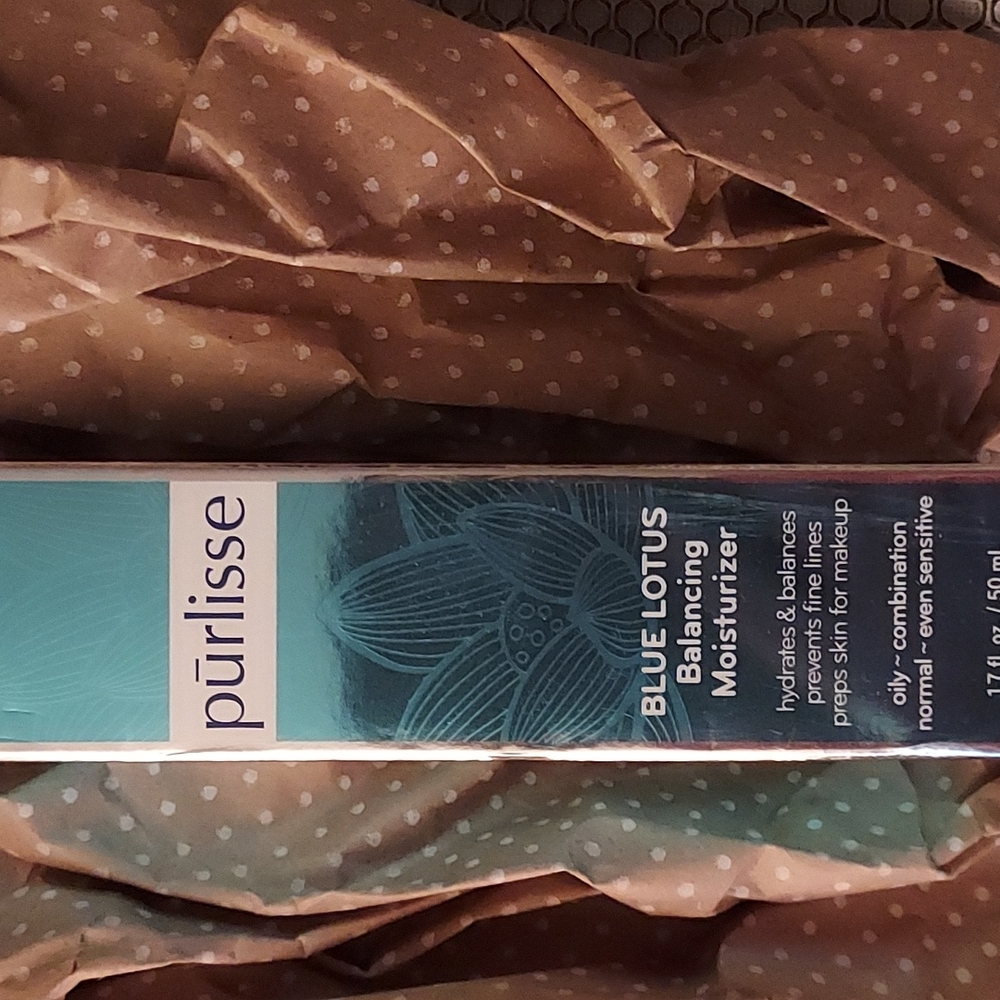 BLUE LOTUS Balancing Moisturizer for oily-combination skin...Even Sensitive skin